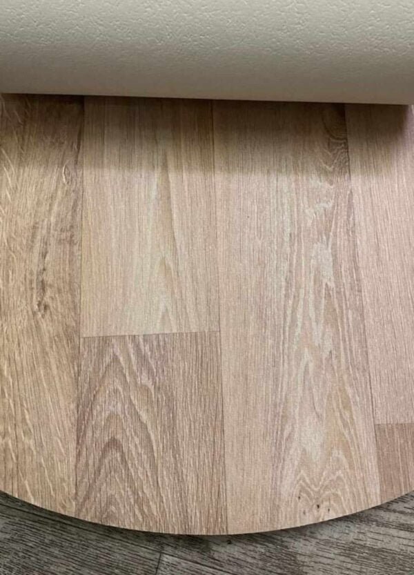 أرضيات فينيل للمستشفيات – جودة عالية ومعايير طبية | مفروشات وأرضيات السريع بالرياض أرضيات فينيل للمستشفيات مقاومة للبكتيريا وسهلة التنظيف من مفروشات وأرضيات السريع بالرياض