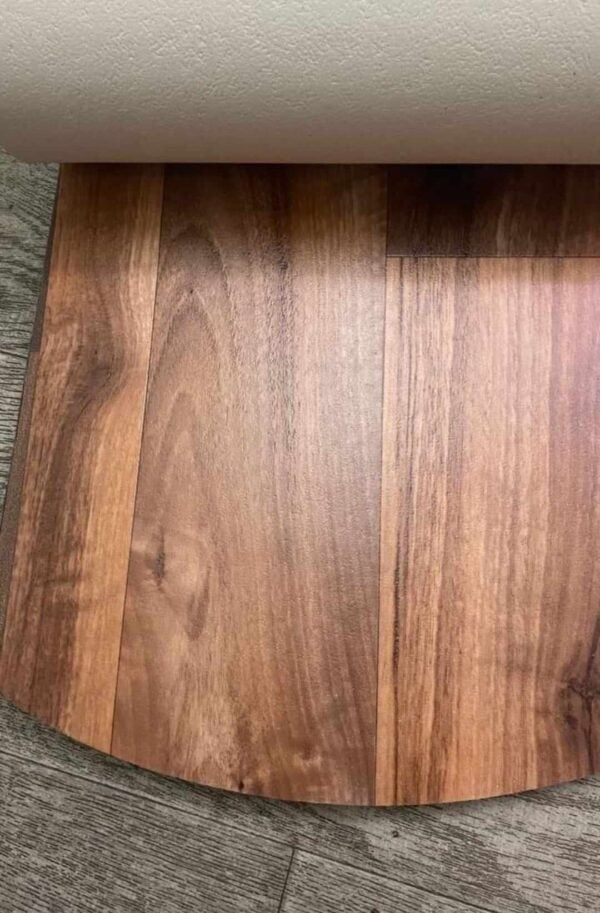 أرضيات فينيل للمستشفيات – جودة عالية ومعايير طبية | مفروشات وأرضيات السريع بالرياض أرضيات فينيل للمستشفيات مقاومة للبكتيريا وسهلة التنظيف من مفروشات وأرضيات السريع بالرياض