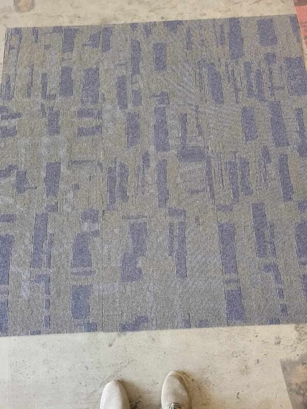 بلاط موكيت 50×50 – تصاميم عملية وعصرية | مفروشات وأرضيات السريع بالرياض بلاط موكيت 50×50 من مفروشات وأرضيات السريع بالرياض بجودة عالية وتصاميم متنوعة