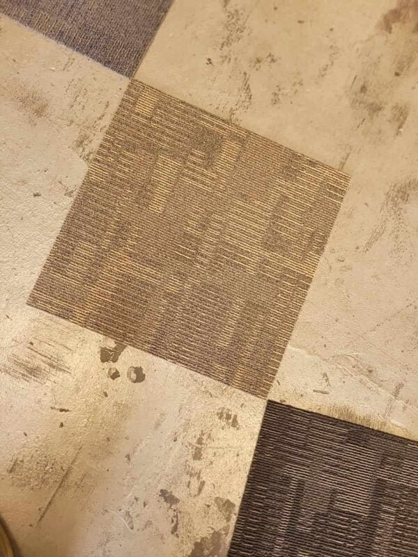 بلاط موكيت 50×50 – تصاميم عملية وعصرية | مفروشات وأرضيات السريع بالرياض بلاط موكيت 50×50 من مفروشات وأرضيات السريع بالرياض بجودة عالية وتصاميم متنوعة