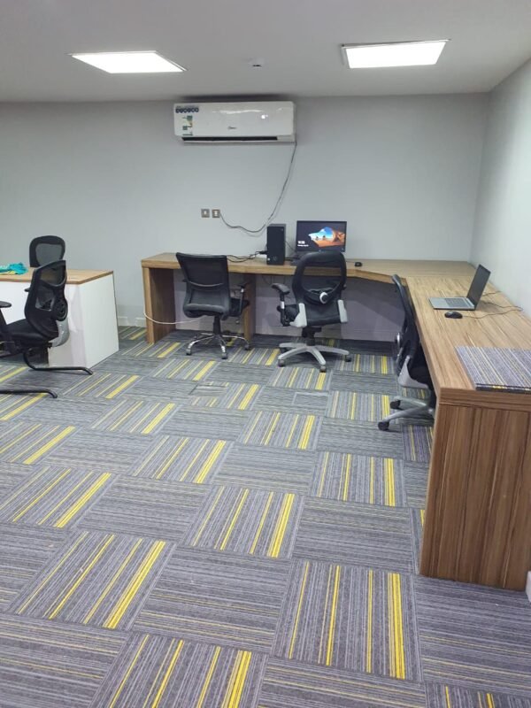 موكيت بلاط 50×50 عملي بتصاميم أنيقة من مفروشات وأرضيات السريع بالرياض موكيت مغروشات السريع