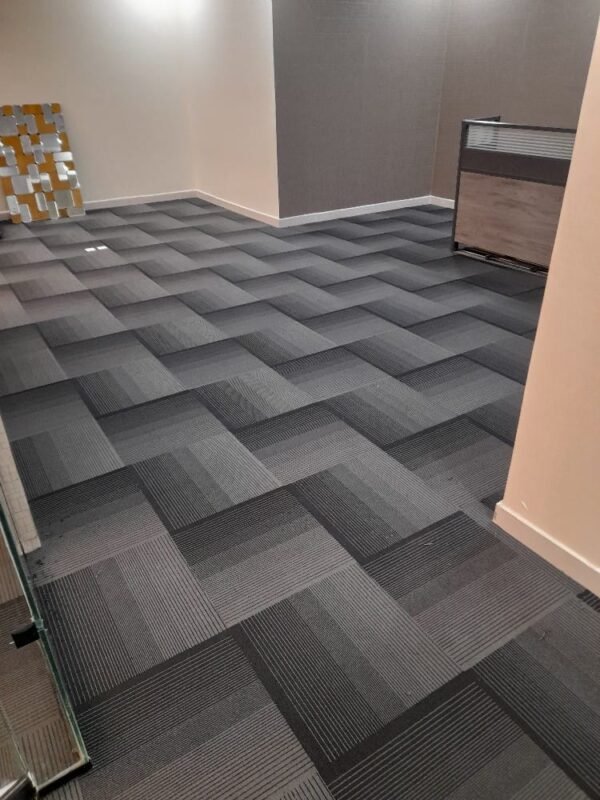 موكيت بلاط 50×50 عملي بتصاميم أنيقة من مفروشات وأرضيات السريع بالرياض موكيت مغروشات السريع